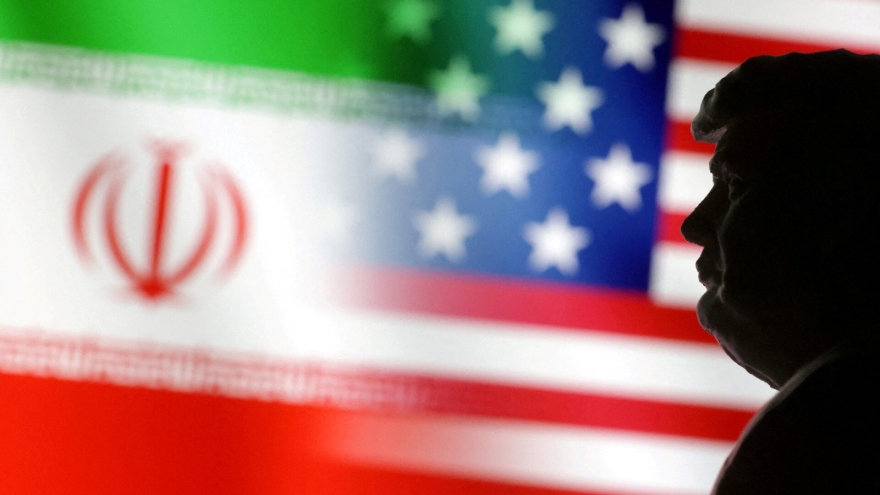 Mỹ thu hồi thẻ xanh của người thân chiến binh Iran đột kích Đại sứ quán Mỹ 1979